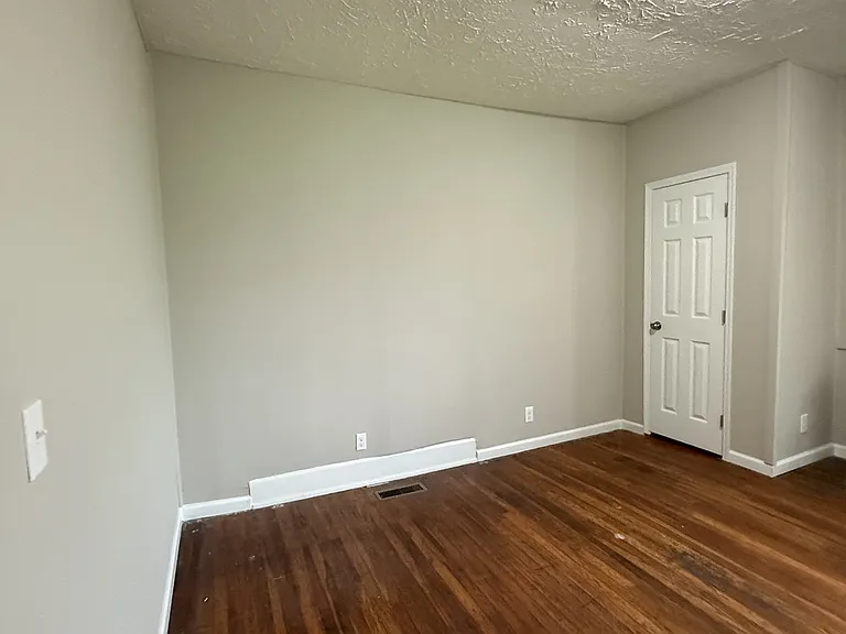 3116 Steiner Ave SW — Photo 5