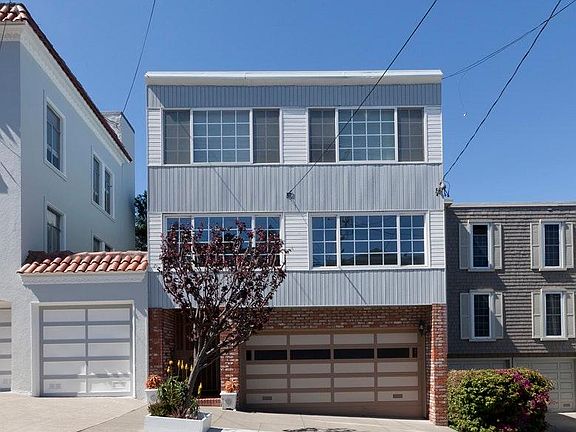 4380 25th Street is the lower unit