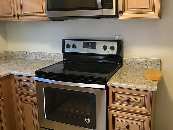 3rd image of 610 N Oakland Ave APT 4