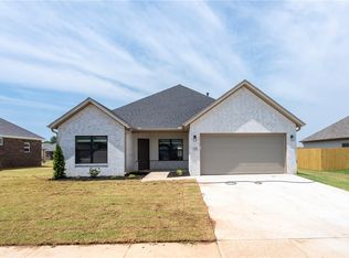 125 N Panther Ave, Farmington, AR 72730