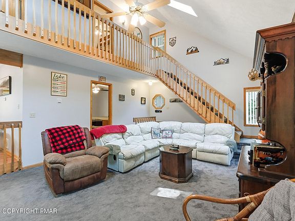 3rd image of 1046 Rainbow Dr