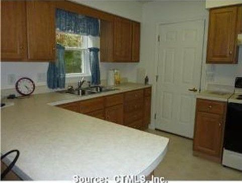 3rd image of 5 Hillcrest Dr