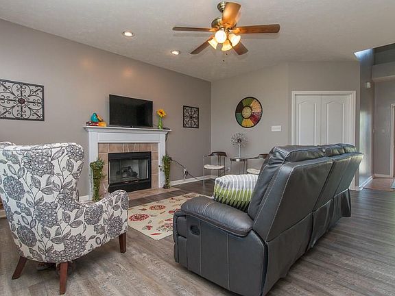 3rd image of 4834 Birmingham Dr