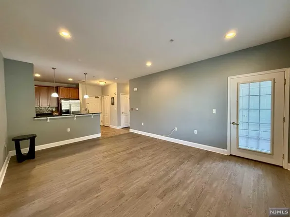 6105 Brookhaven Ct, Riverdale, NJ 07457
