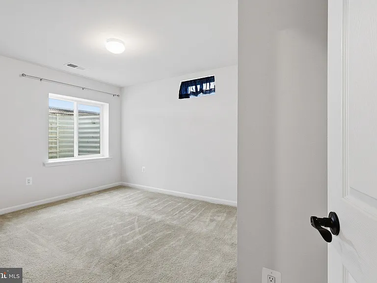 10302 Spotswood Dr — Photo 40