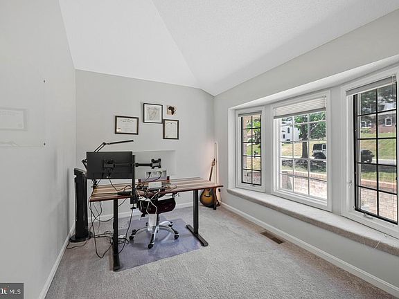 5th image of 1010 Wales Dr