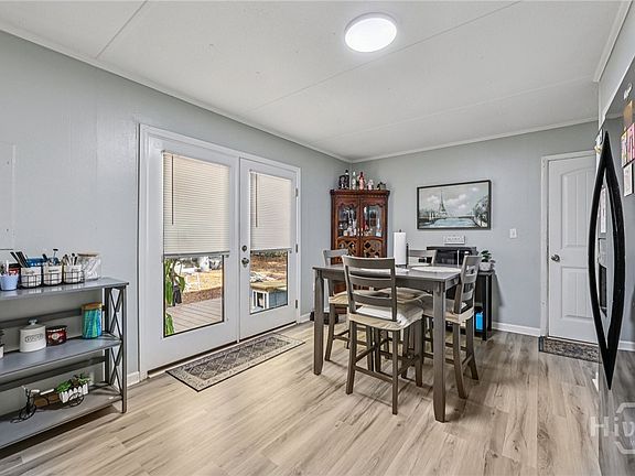 5th image of 255 Marlborough Downs Road