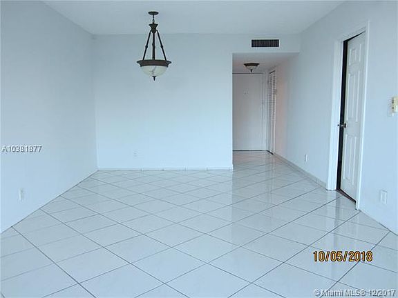 4th image of 2450 NE 135th St APT 206