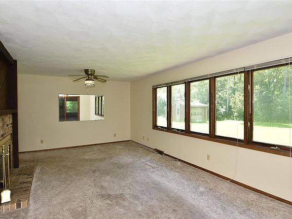 5th image of 876 E Carolyn Dr