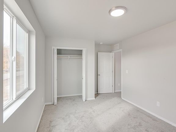 5th image of 3945 N Dashwood Ave