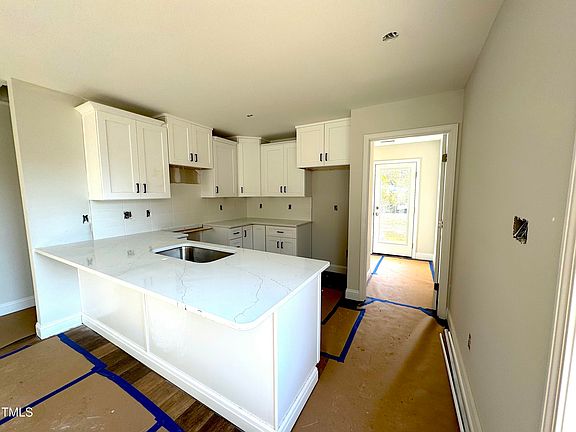 4th image of 308 E Roseboro St