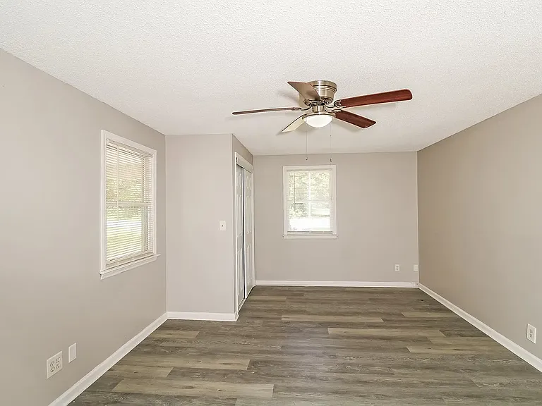1171 Medfield Rd — Photo 7