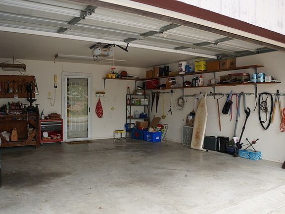 2nd image of 1733 McArthur Ave