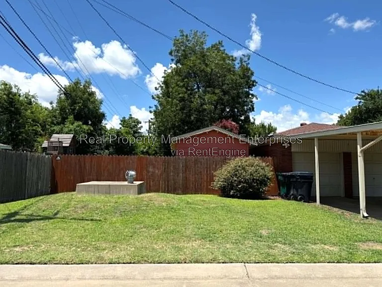 2301 N Warren Ave — Photo 7