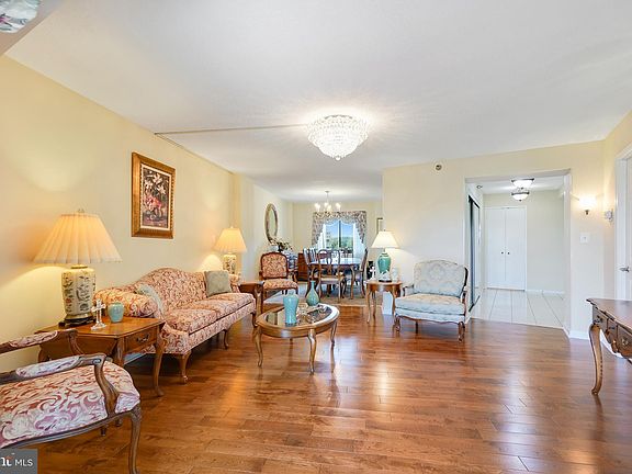 3rd image of 15100 Interlachen Dr #825/826