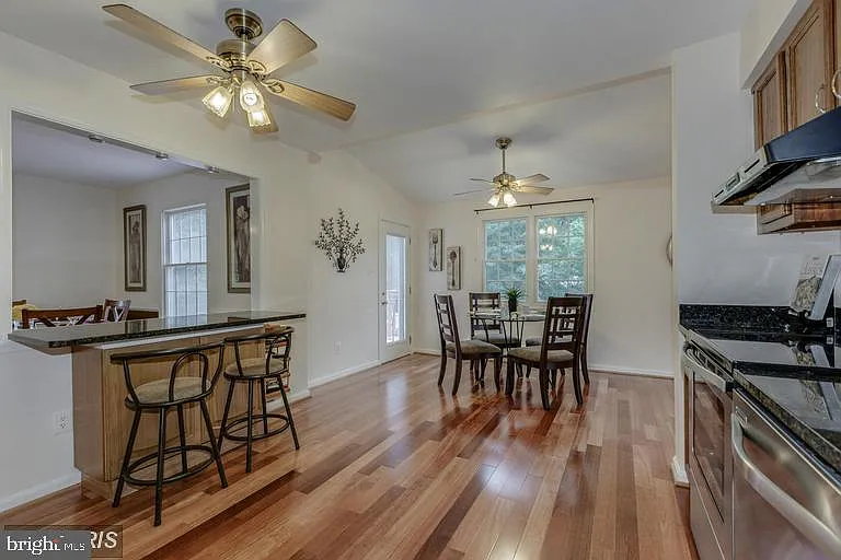 5820 Silchester St — Photo 5
