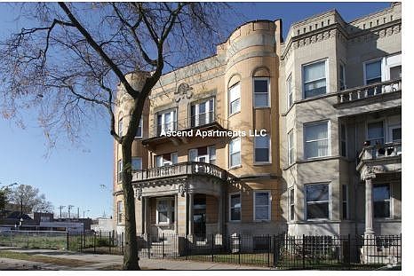 1st image of 3840 S King Dr APT 3