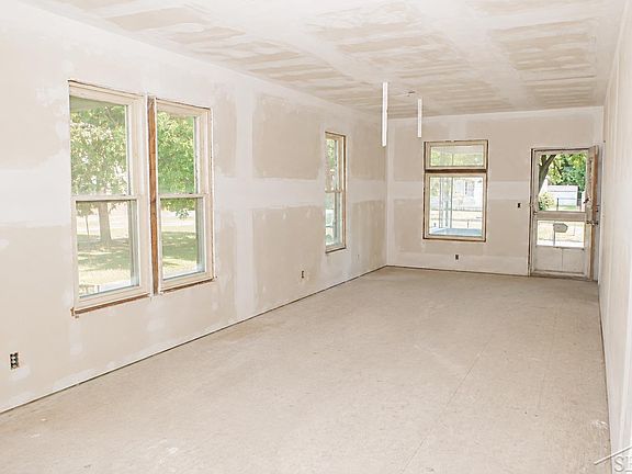 5th image of 1007 Webber St