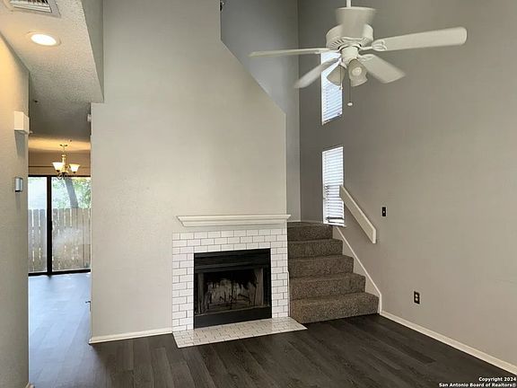 3rd image of 8511 Sir Lancelot APT 2