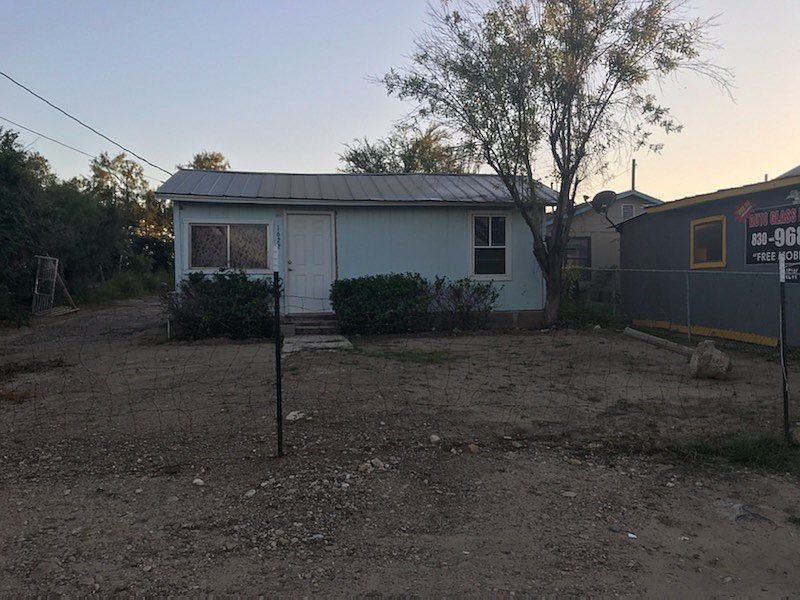 2nd image of 1622 El Indio Hwy