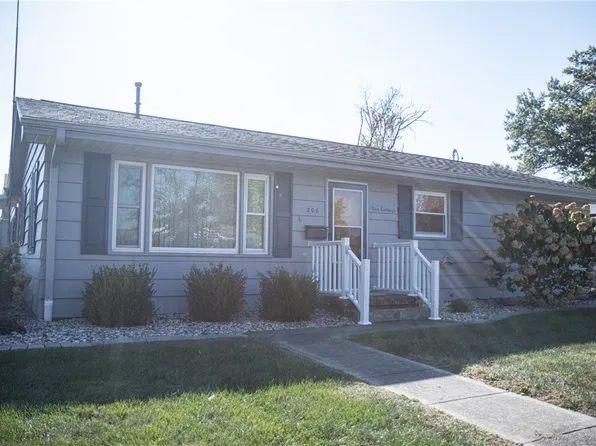 206 W Pierce Ave, Charleston, IL 61920