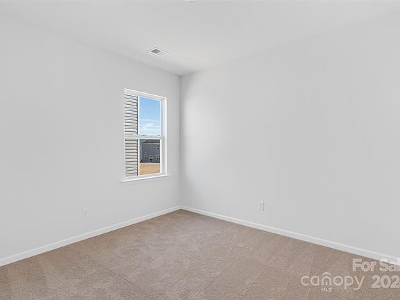 5th image of 105 Woodvale Dr