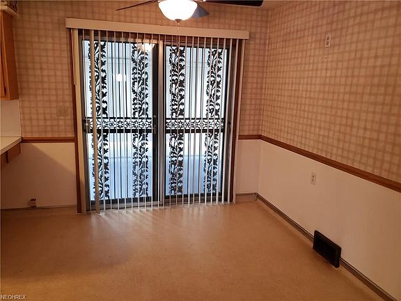 5th image of 449 E Woodsdale Ave