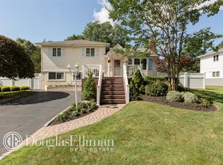 27 Estate Rd, Smithtown, NY 11787