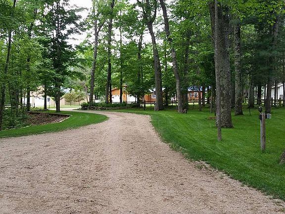 Circle driveway entrance