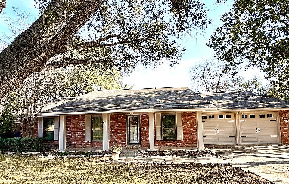 1st image of 209 Briarwood Dr