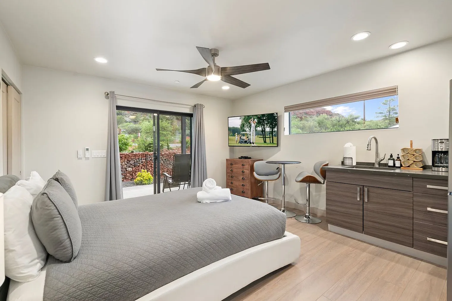 Studio, 1.0 bath, 796 sqft, $3,333 — Photo 2