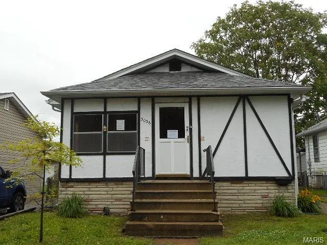 3036 Buxton Ave photo 1