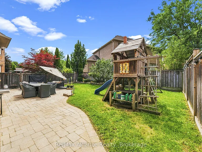 2404 Rideau Dr — Photo 41
