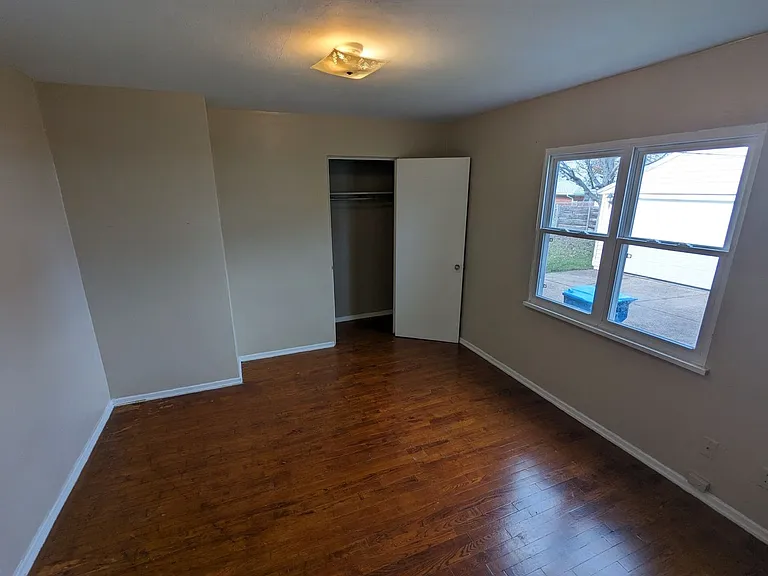 1712 W 12th St — Photo 13