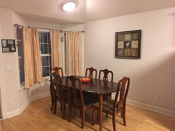 2nd image of 1026 Park View Dr