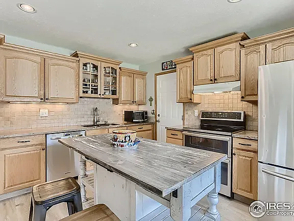 1310 Claremont Dr — Photo 11