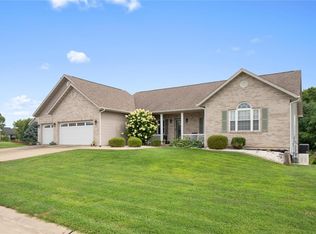 124 Oak Hill Dr, Maryville, IL 62062
