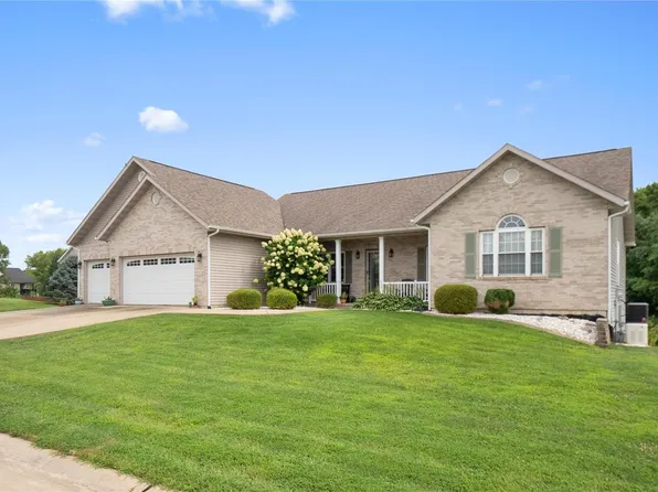 124 Oak Hill Dr, Maryville, IL 62062