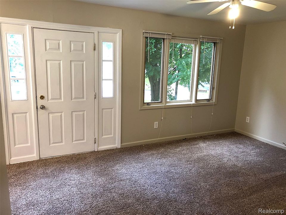 130 Parkdale Ave, photo 2