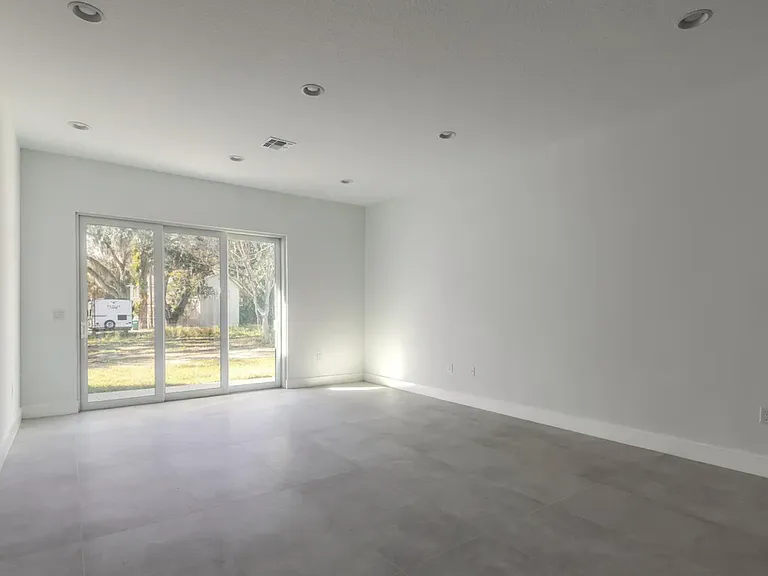618 N Duss St #1 — Photo 10