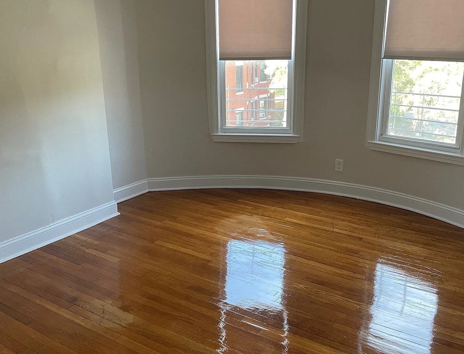 4 bed, 1.0 bath, 1000 sqft, $3,350 — Photo 3