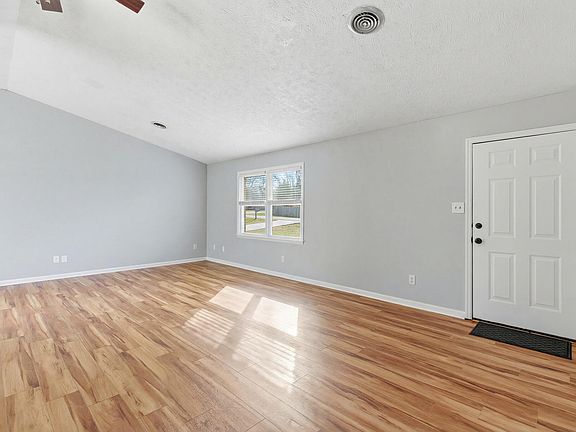 3rd image of 305 Williamsburg Dr