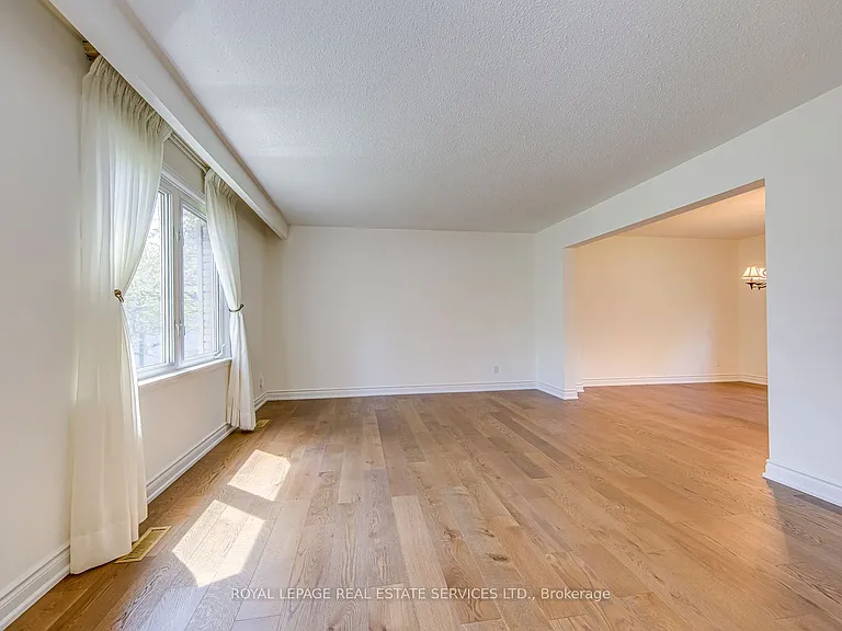 1463 Albion Ave — Photo 4