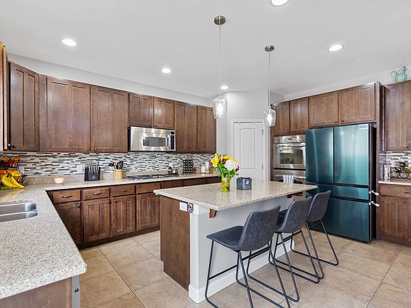 3rd image of 14662 Birken St