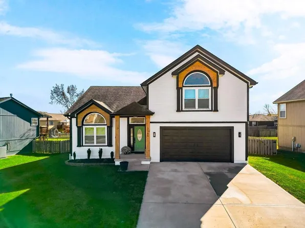 2185 E Sierra Dr, Raymore, MO 64083