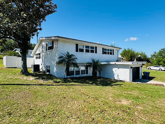 3rd image of 1072 Sunset Dr