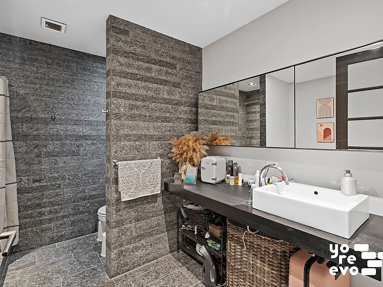 20 Pine St #2112 — Photo 9