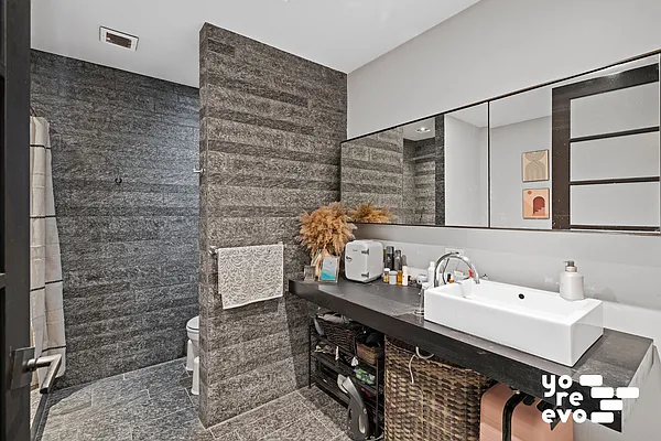 Rented by Yoreevo, LLC | media 17