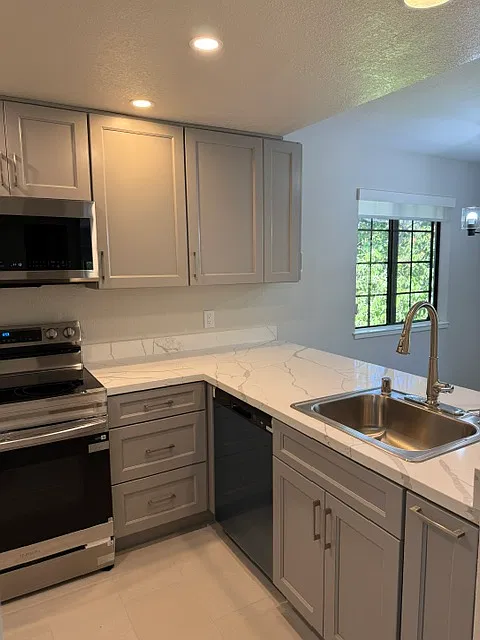 2 bed, 2.5 bath, 900 sqft, $3,200 — Photo 2