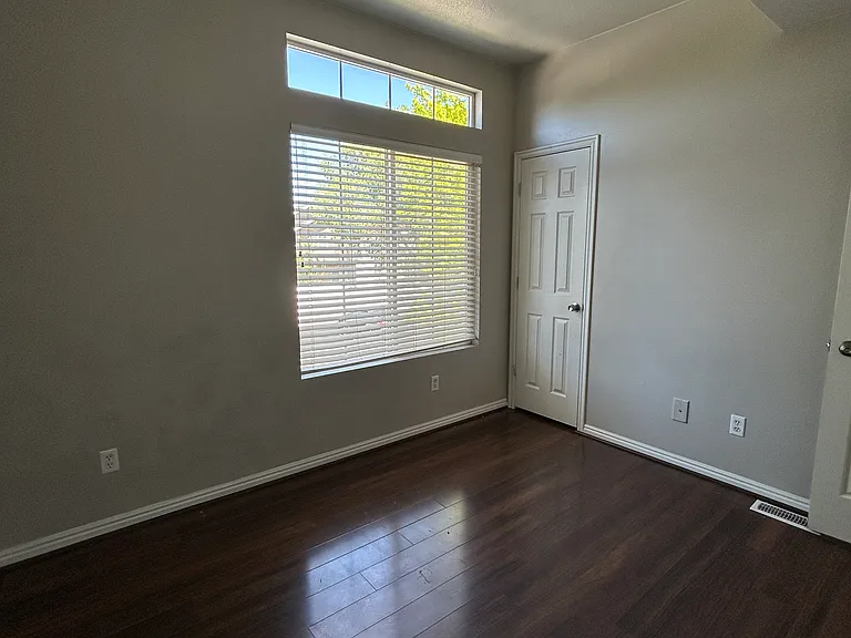 475 N Redwood Rd — Photo 34